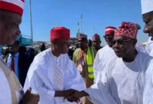 Obasanjo ya halarci daurin auren yar Kwankwaso sanye da jar hula